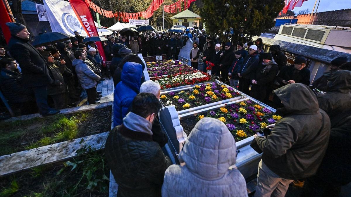 Necmettin Erbakan kabri başında anıldı