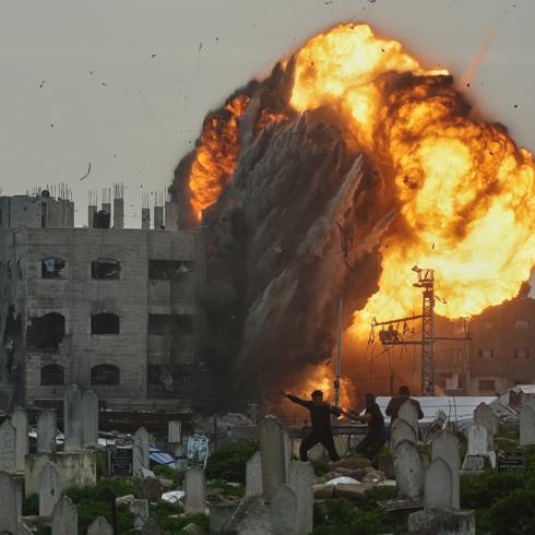 Soyk�r�mc� �srail'den Gazze'ye yeni sald�r�: Binalar havaya u�uruldu