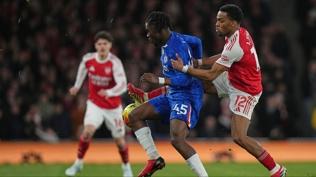 Arsenal, Londra derbisinde zirveyi bırakmadı