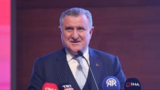 Bakan Osman A�k�n Bak: Katar'da olmak istiyoruz