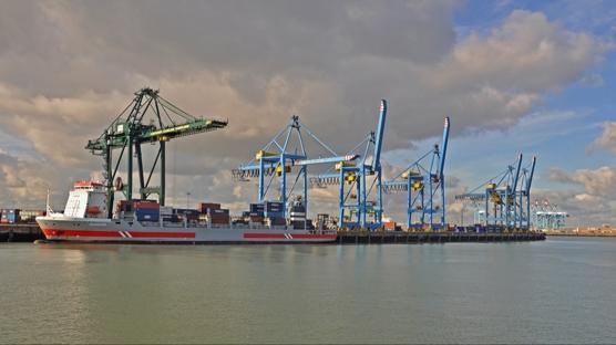 Bel�ika, Rus 'g�lge filosuna' ait oldu�u gerek�esiyle petrol tankerine el koydu