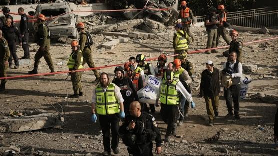 �ran'dan �srail'e f�ze bombard�man�: �ok say�da �l� ve yaral� var