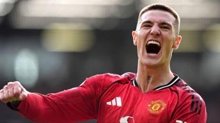 Manchester United geriden gelip kazand�