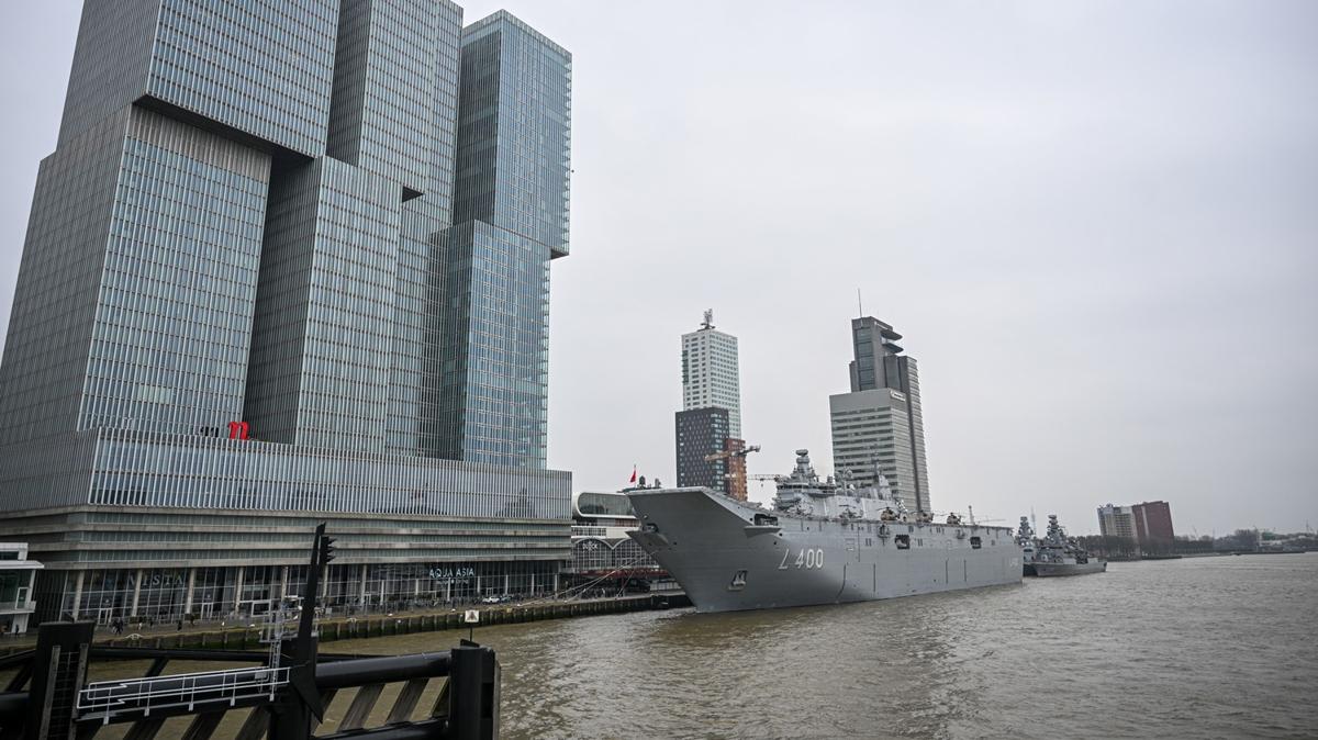 Rotterdam'da TCG Anadolu'ya T�rk ak�n�
