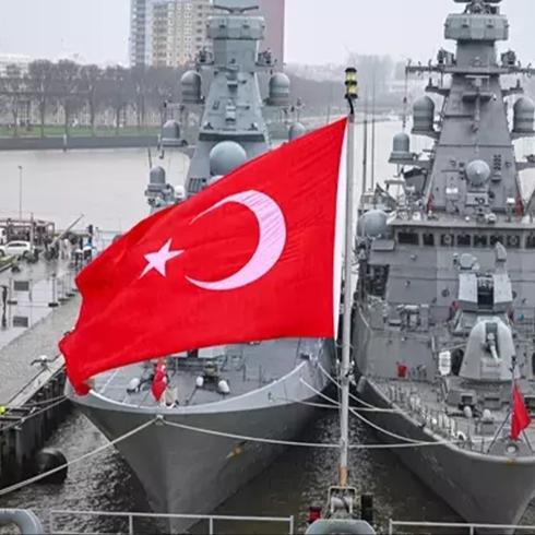 Rotterdam'da TCG Anadolu'ya T�rk ak�n�