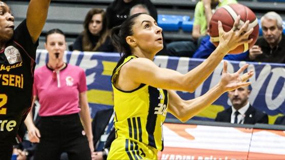 Fenerbah�e Opet �eyrek final ilk ma��nda avantaj� kapt�