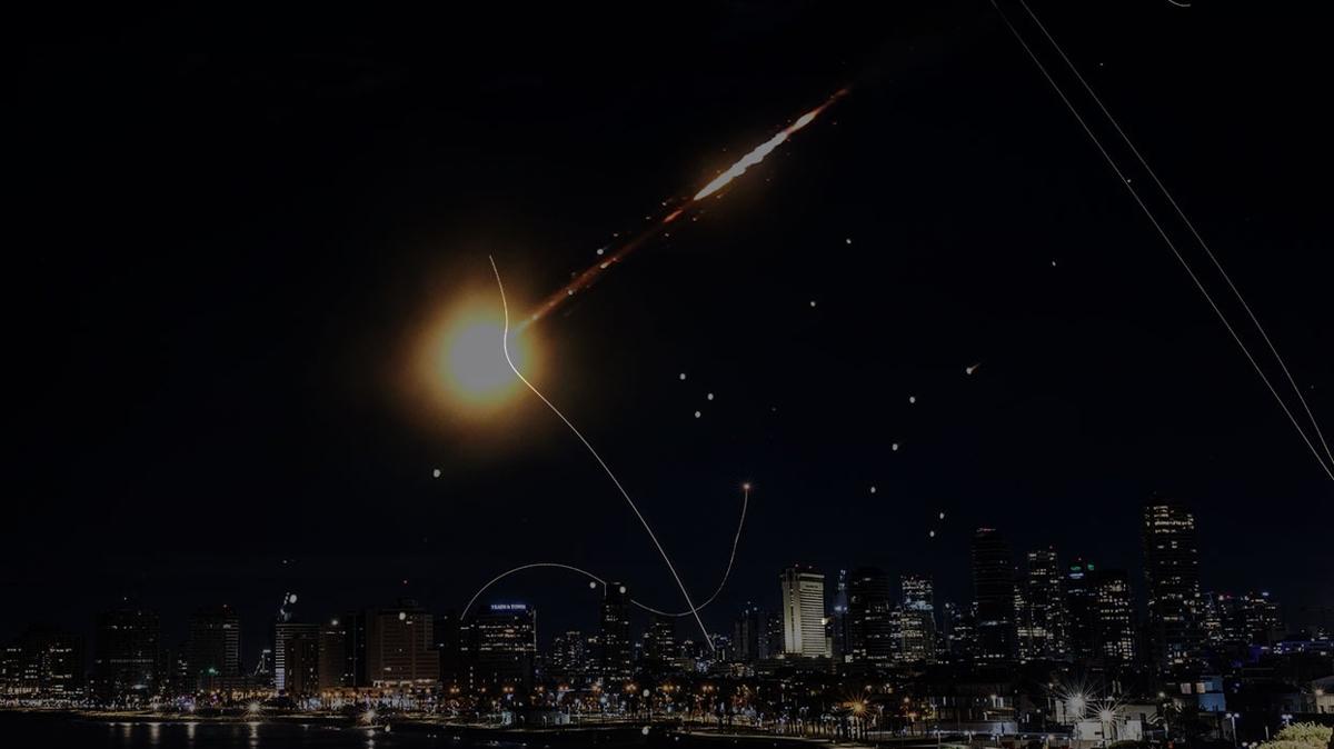 Misillemeler pe� pe�e geliyor! �ran'dan �srail'e f�ze bombard�man�