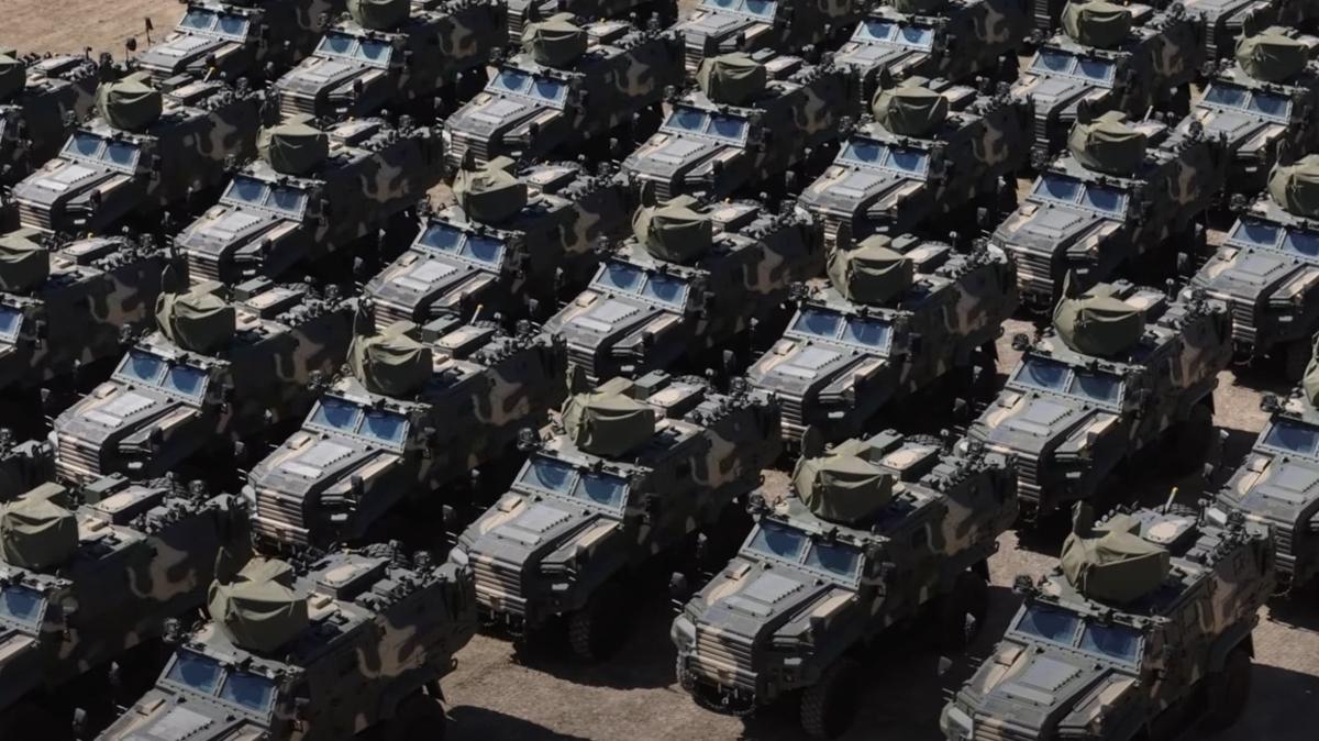 Avrupa'da tedarik�ilikten stratejik ortakl�k d�nemi... Dost �lkeyle imzalar at�ld�