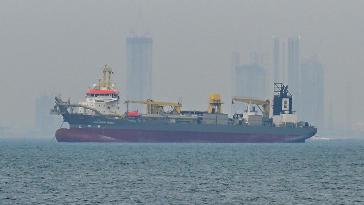 T�rk bayrakl� 16 gemi b�lgede s�k��t�