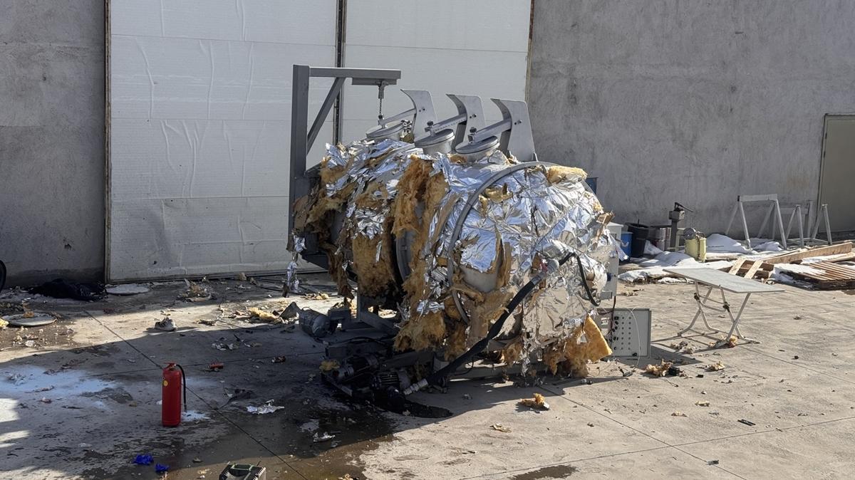 Fabrika bah�esinde gaz tank� patlad�: 4 i��i yaraland�