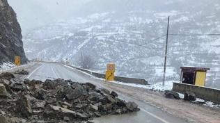 G�m��hane'de heyelan karayolunu kapatt�