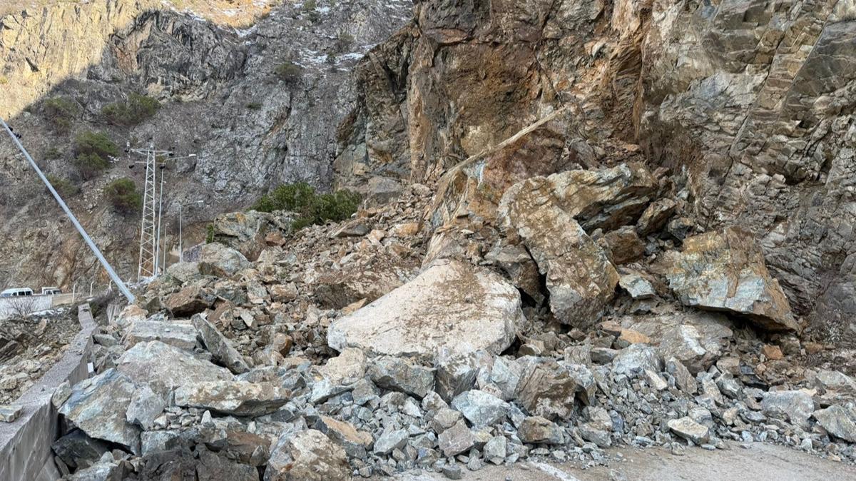 G�m��hane'de heyelan karayolunu kapatt�