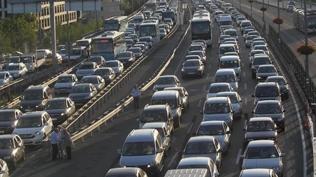 Hadımköy'de kamyon dehşeti! İstanbul-Edirne Otoyolu yaklaşık 1 saat trafiğe kapatıldı