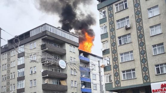 �stanbul'da 5 katl� binada yang�n: Dumandan etkilenenler var