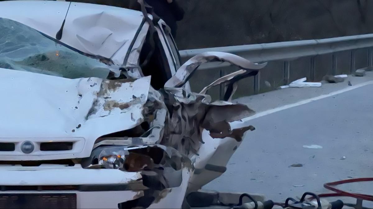 �stanbul'da feci kaza! Otomobil s�r�c�s� �ld�, e�i ve �ocu�u yaraland�