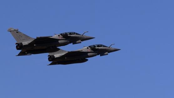 Rafale savaş uçakları devrede: Fransa üssünü koruyor