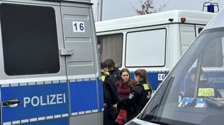 Almanya'da bomba pani�i: �stasyon bo�alt�ld�