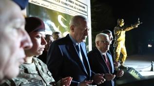 Cumhurba�kan� Erdo�an, �mer Halisdemir'in an�t�nda dua etti