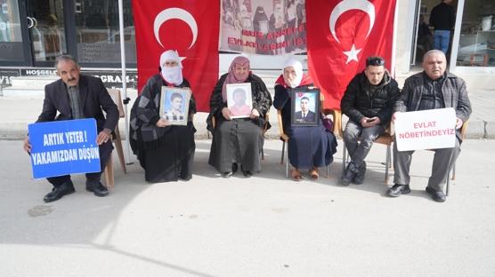 DEM Parti �n�nde evlat n�beti: Ac�l� anneden o�luna 'teslim ol' �a�r�s�