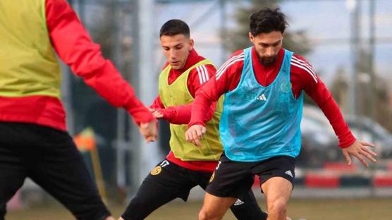 Eski�ehirspor, Bornova 1877 mesaisine ba�lad�