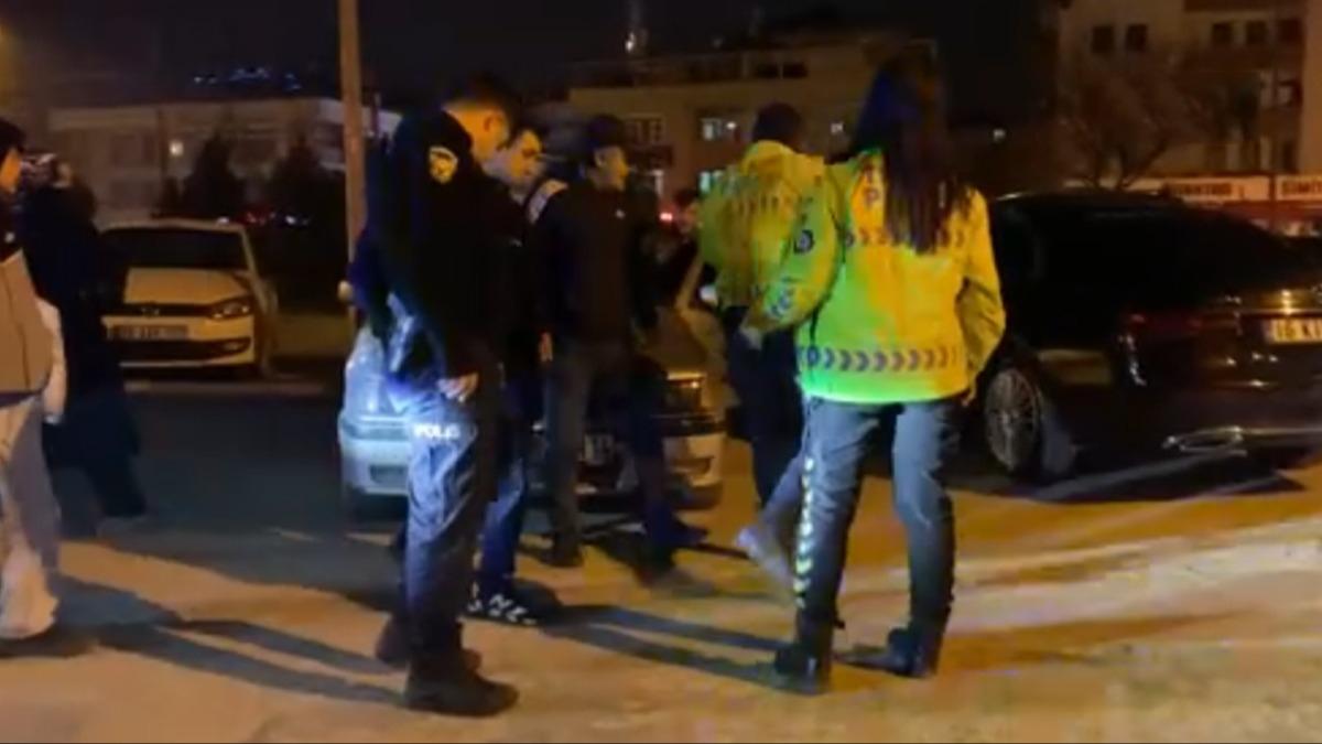 Baba kaputun üstünde oturup polise direndi