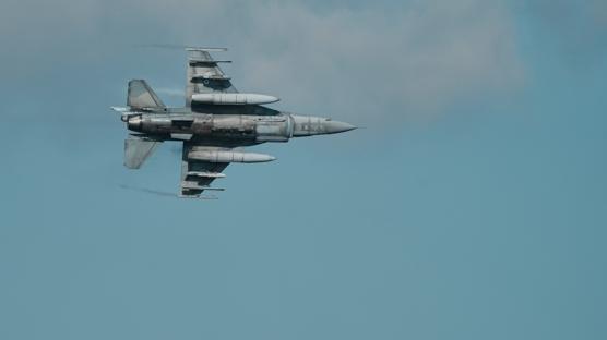 Savaş jetleri peş peşe havalandı