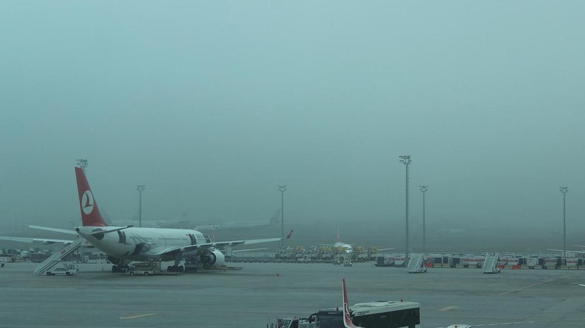 Sis İstanbul hava trafiğini vurdu