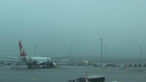 Sis İstanbul hava trafiğini vurdu