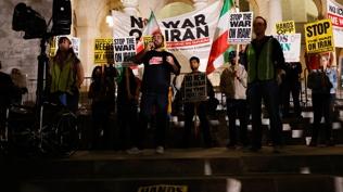 ABD'lilerin 'daha b�y�k tehdit' korkusu: �ran'a sald�r�lara kar�� ��kt�lar