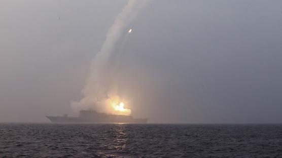 Do�u Asya'da tansiyon y�kseldi: 'Stratejik' seyir f�zesi ate�lendi