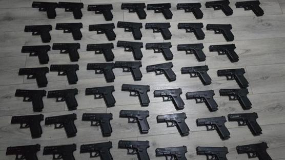 Evinden cephanelik ��kt�! �stanbul'da bir zanl� yakaland�