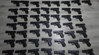 Evinden cephanelik ��kt�! �stanbul'da bir zanl� yakaland�