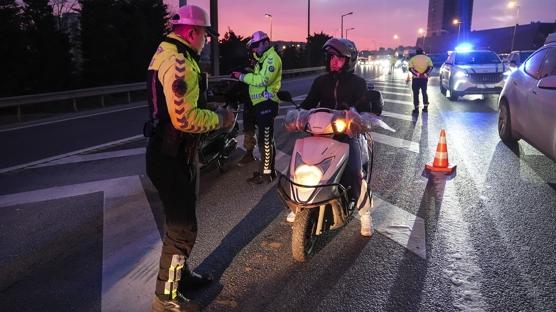 Polis ekiplerinden İstanbul'da taralı alan ihlali uygulaması