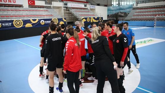 A Milli Kad�n Hentbol Tak�m�, �ekya deplasman�nda