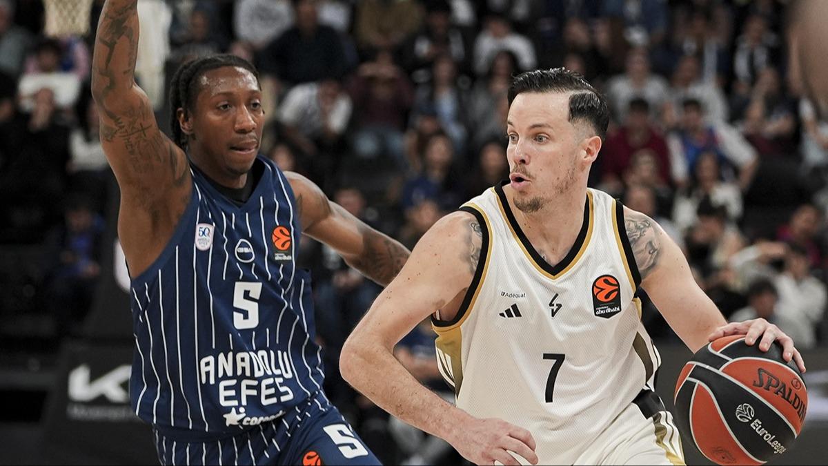 Anadolu Efes, Asvel kar��s�nda y�k�ld�