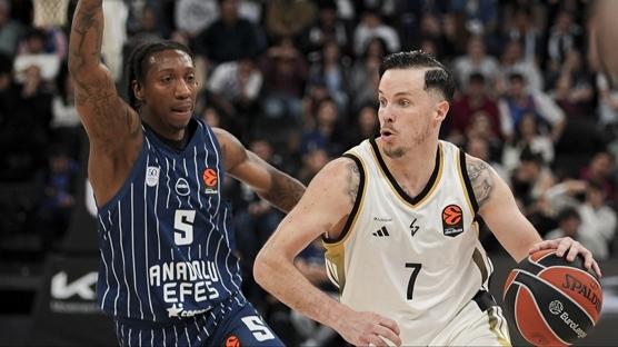 Anadolu Efes, Asvel kar��s�nda y�k�ld�