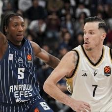 Anadolu Efes, Asvel kar��s�nda y�k�ld�