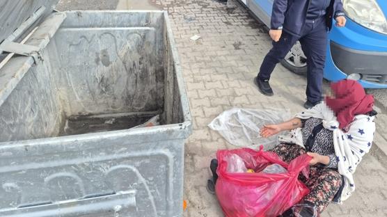 Dilencilerin '��pten yemek' oyunu