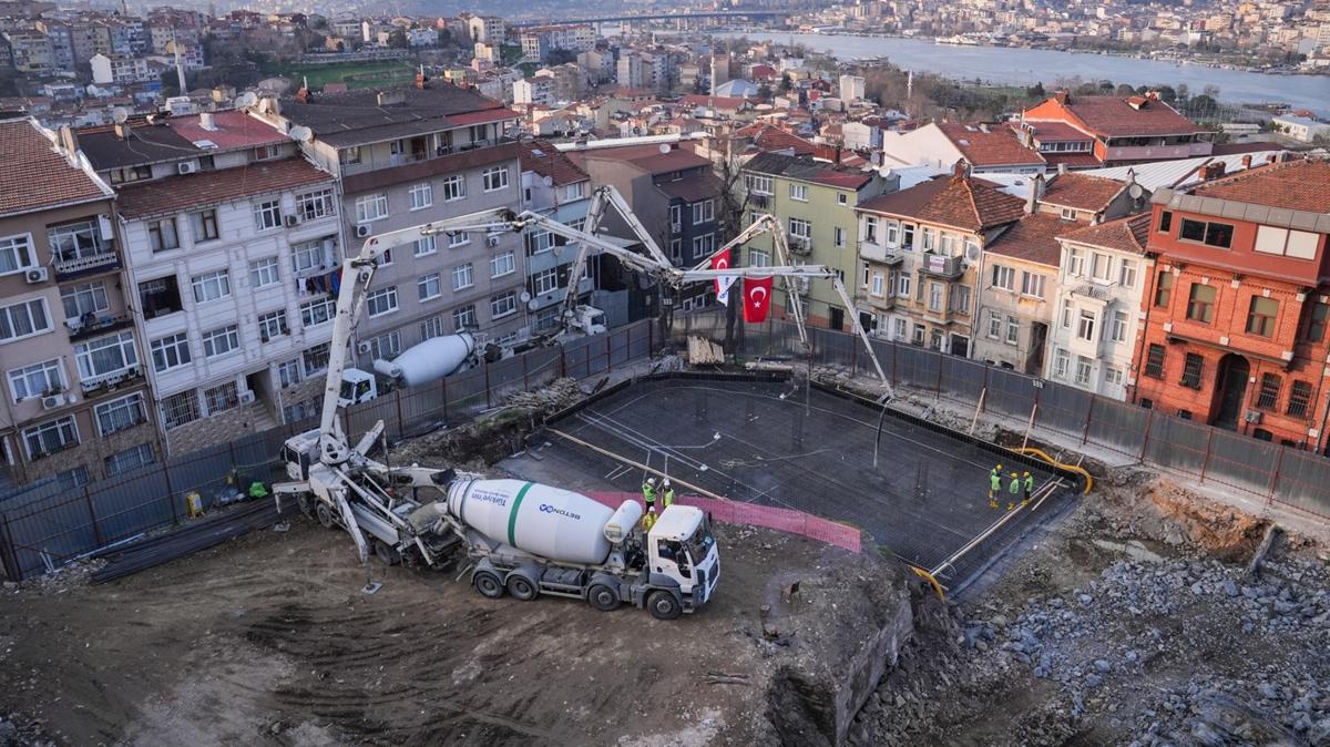 �stanbul Recep Tayyip Erdo�an Anadolu �mam Hatip Lisesi ��renci Yurdu'nun temeli d�zenlenen t�renle at�ld�