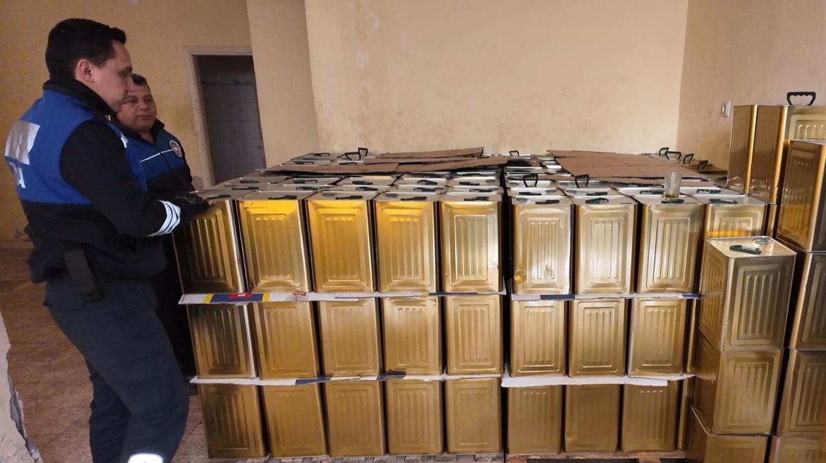 Mersin'de g�da skandal�: 4,5 ton sahte zeytinya�� imha edildi