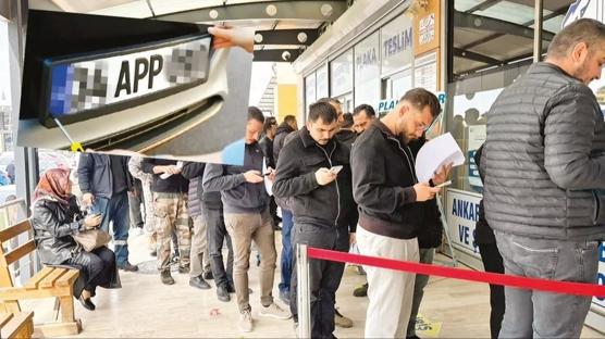 'APP' plaka kuyru�u