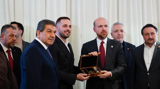 Bilal Erdo�an Esenler'de Tayfa gen�leriyle sahurda bulu�tu