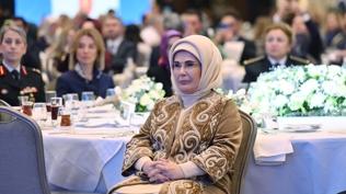 Emine Erdo�an'dan 8 Mart vurgusu: �reten ve ilklere imza atan g��l� kad�nlarla bir araya geldik