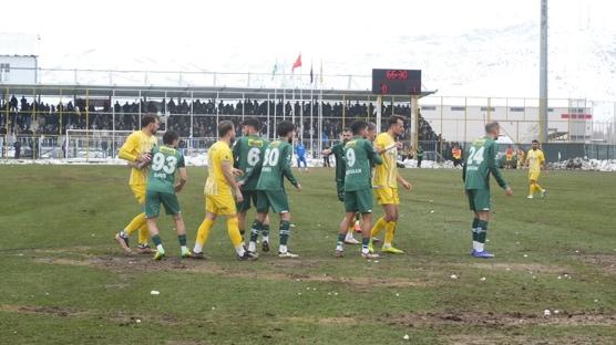 Bursaspor'dan olayl� deplasmanda kritik galibiyet