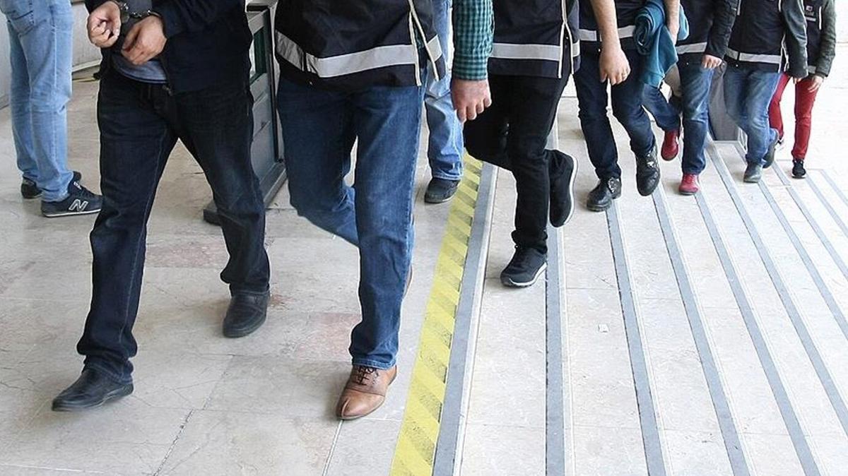 Altın dolu çantayla kaçarken yakalandı