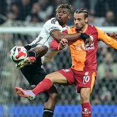 Galatasaray, son 5 Be�ikta� derbisinin 4'�nde k�rm�z� kart g�rd�