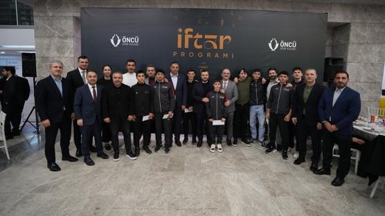 Genç sporcular ÖNCÜ spor iftarında buluştu