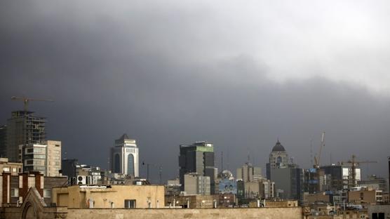 �ran'dan 'asitli ya���' uyar�s�: Tahran'da hava kara bulutlu