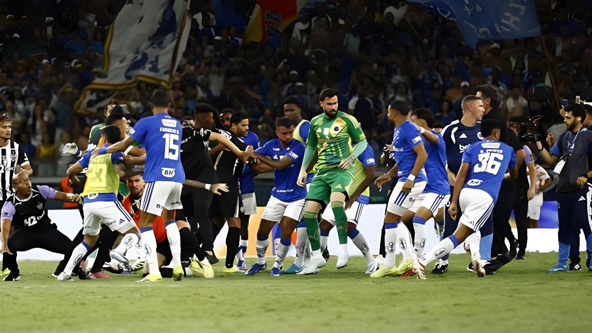 Brezilya'da olayl� ma�! 23 oyuncu k�rm�z� kart g�rd�