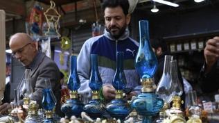 �ran sava�� kesintileri art�rd�! Irakl� vatanda�lar 'lale' lambalar�na y�neldi